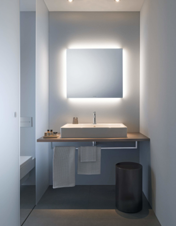 Lustra łazienkowe z oświetleniem – 5 powodów, dlaczego warto je wybrać